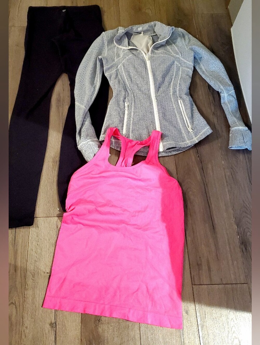 3 LULULEMON Leggings jacket and sports top, size 4 and 6
